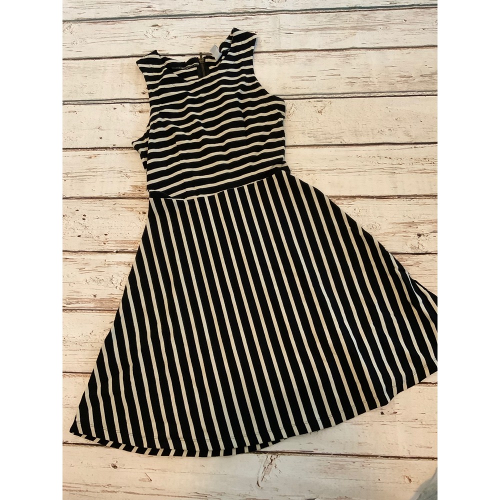 Old Navy Womens Small Black White Striped Sleeveless Skater Dress Back Zip Knit
